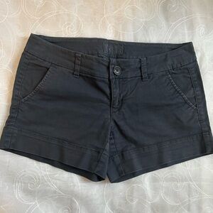 AE light navy stretch khaki style shorts